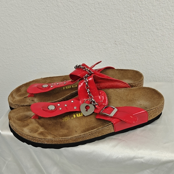 Birkenstock TATAMI RED Patent Leather Chain Key Locket Thong SANDALS 9.5 Narrow - Picture 6 of 11